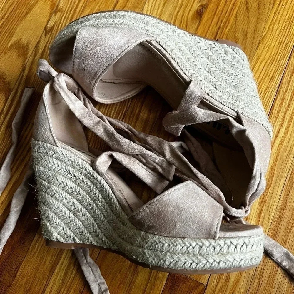 Beige espadrilles